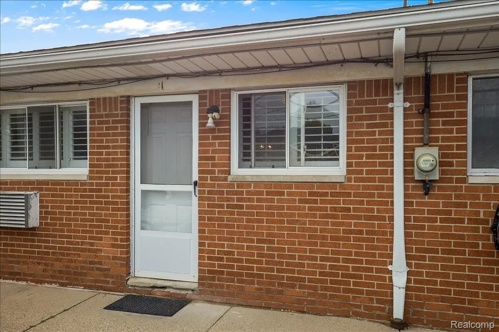 22444 Kelly Road Eastpointe City MI 48021