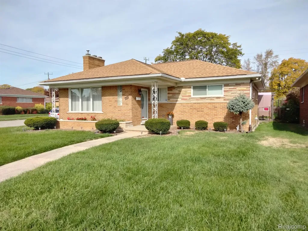 16405 W Collinson Avenue Eastpointe City MI 48021