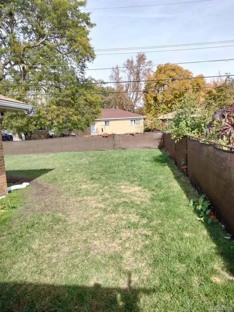 16405 W Collinson Avenue Eastpointe City MI 48021