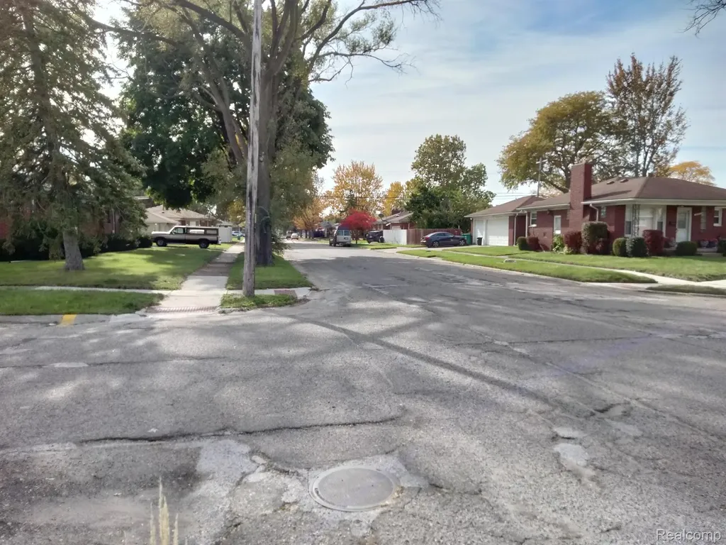 16405 W Collinson Avenue Eastpointe City MI 48021