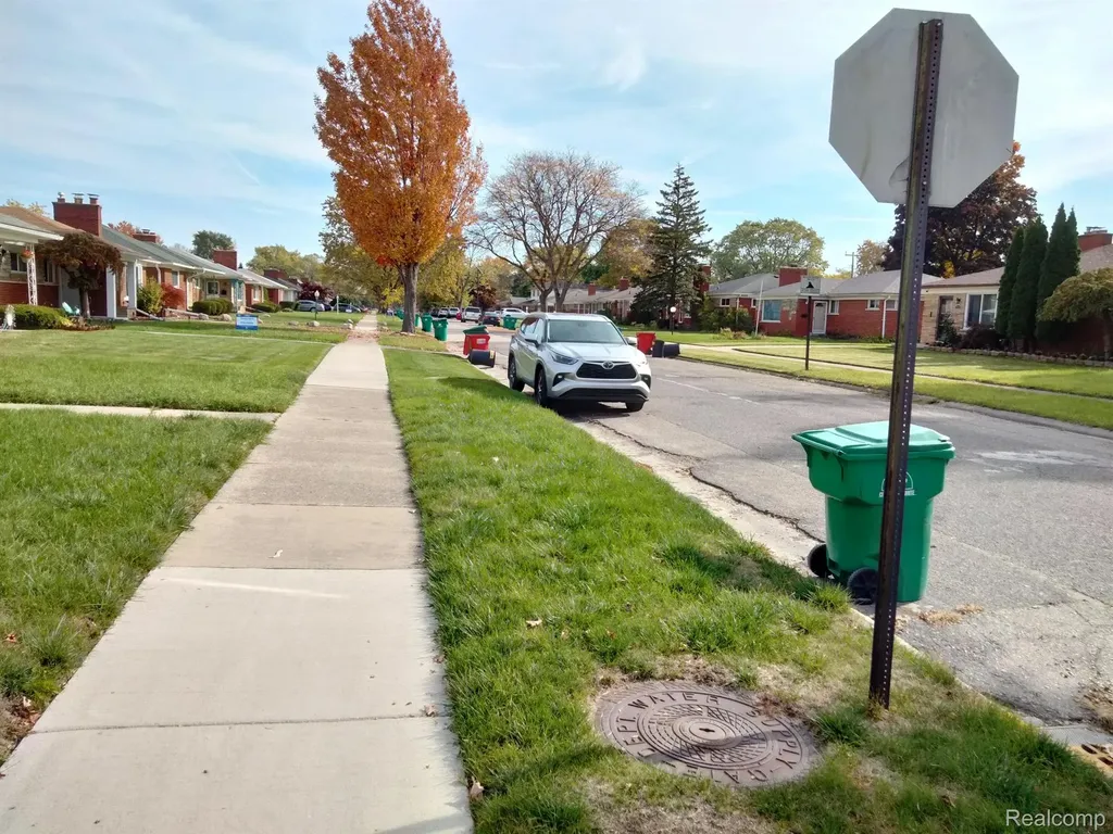 16405 W Collinson Avenue Eastpointe City MI 48021