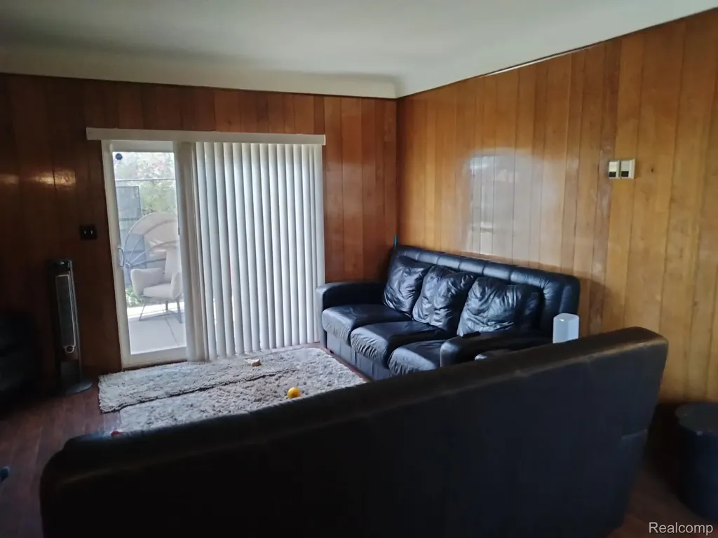 16405 W Collinson Avenue Eastpointe City MI 48021