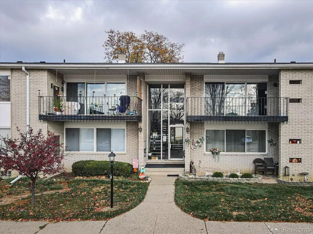 8497 Kennedy Circle Warren City MI 48093