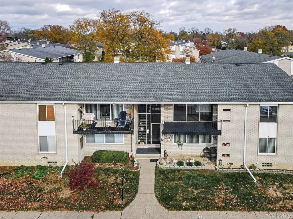8497 Kennedy Circle Warren City MI 48093