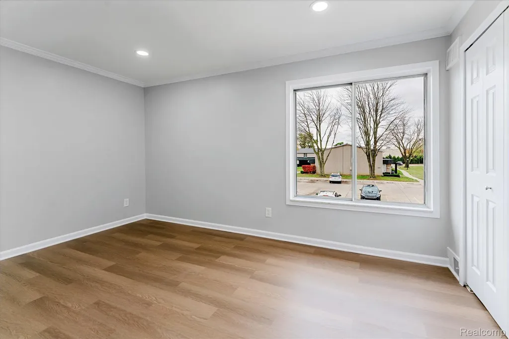 8497 Kennedy Circle Warren City MI 48093