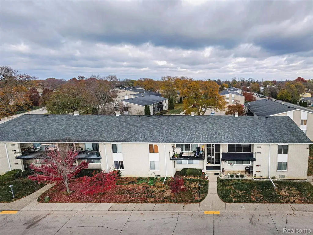 8497 Kennedy Circle Warren City MI 48093