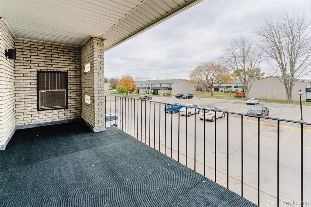 8497 Kennedy Circle Warren City MI 48093