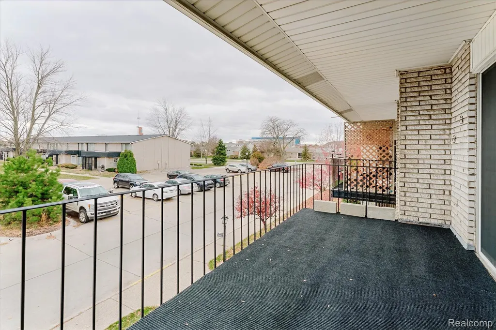 8497 Kennedy Circle Warren City MI 48093