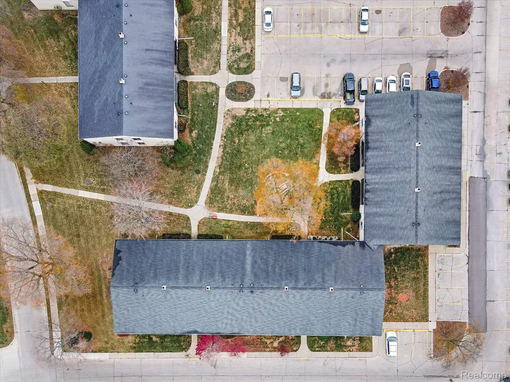 8497 Kennedy Circle Warren City MI 48093