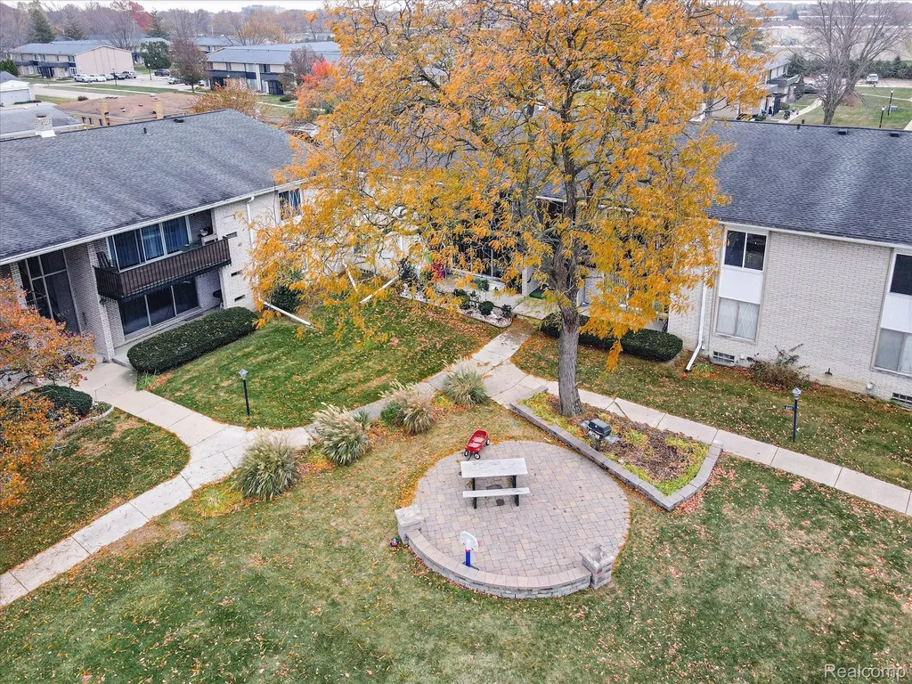 8497 Kennedy Circle Warren City MI 48093