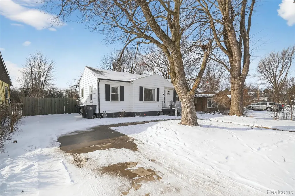 16392 Weddel Street Taylor City MI 48180