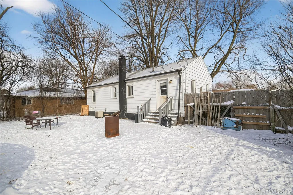 16392 Weddel Street Taylor City MI 48180