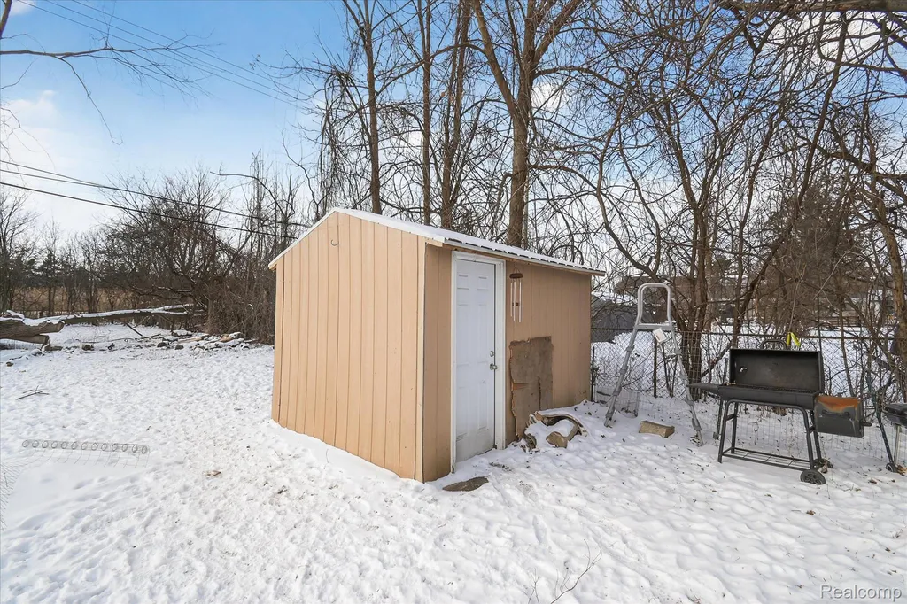 16392 Weddel Street Taylor City MI 48180