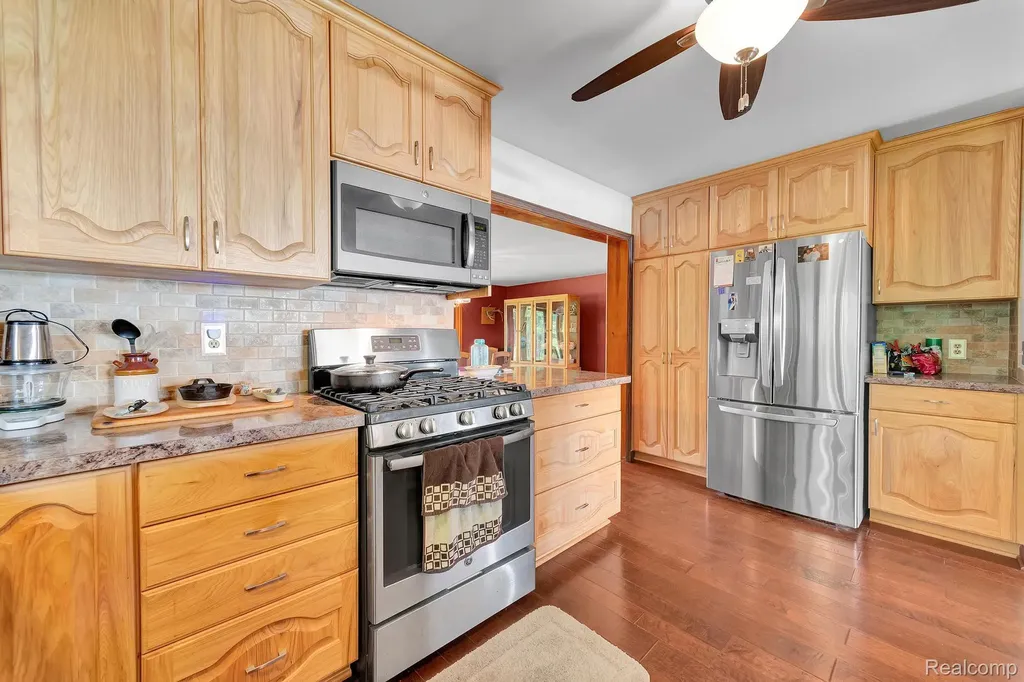 429 Edgewater Algonac City MI 48001