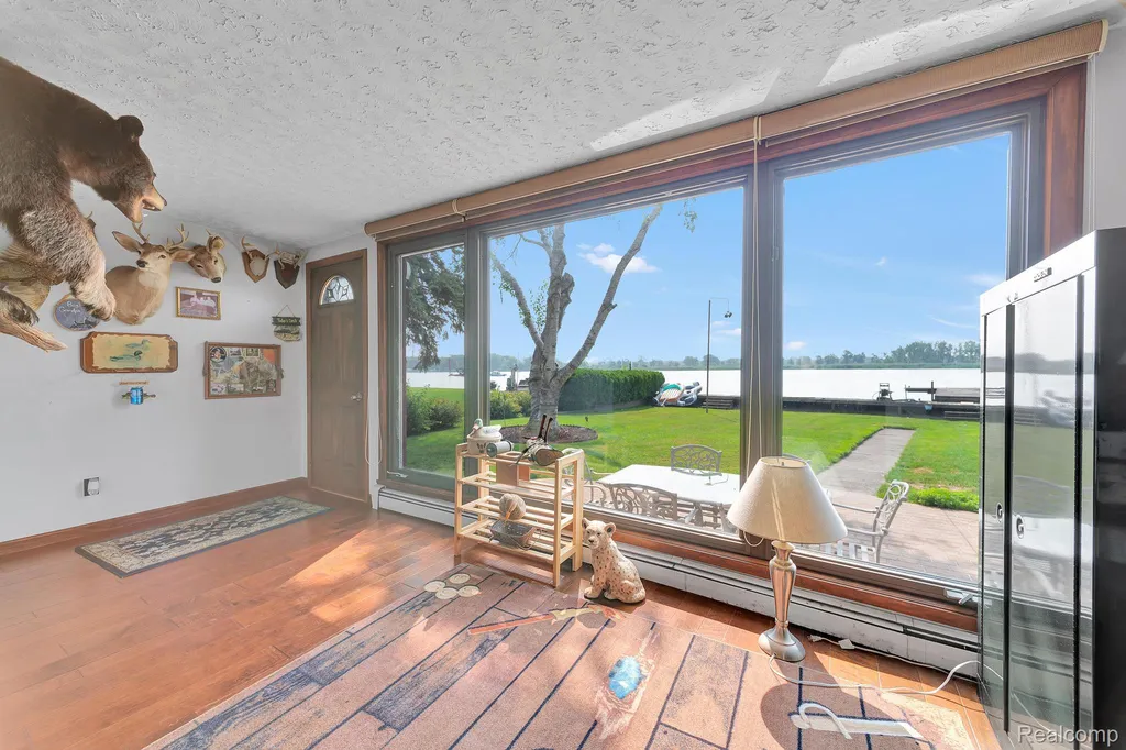 429 Edgewater Algonac City MI 48001