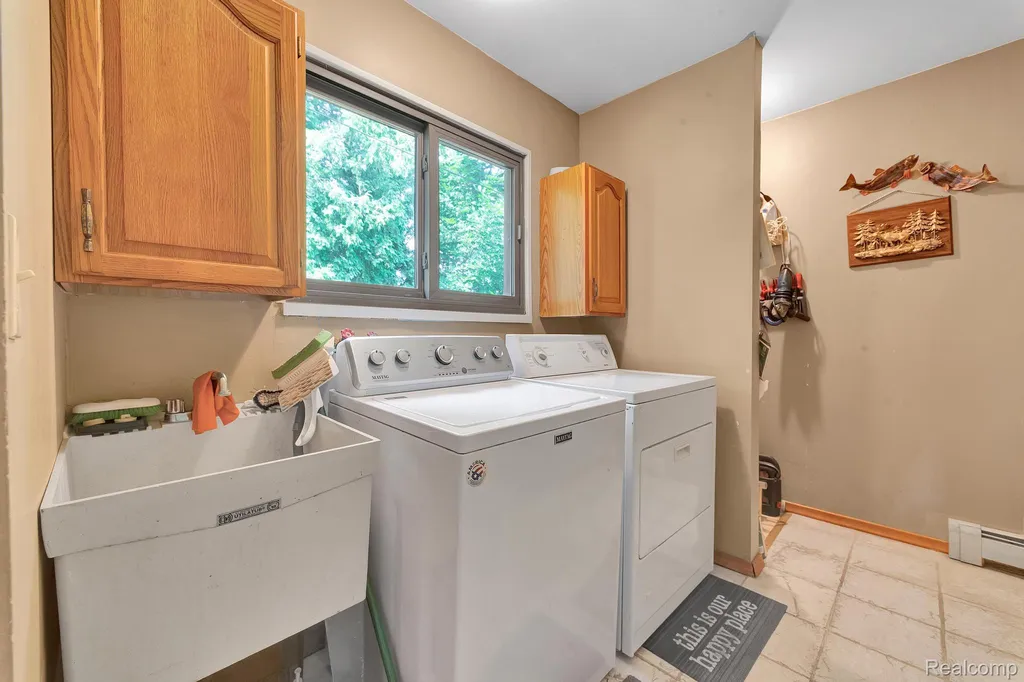 429 Edgewater Algonac City MI 48001