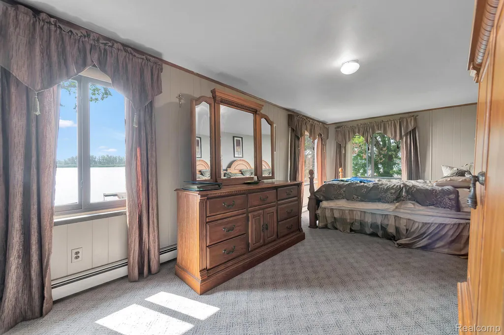 429 Edgewater Algonac City MI 48001