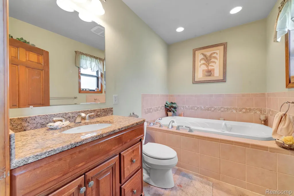 429 Edgewater Algonac City MI 48001