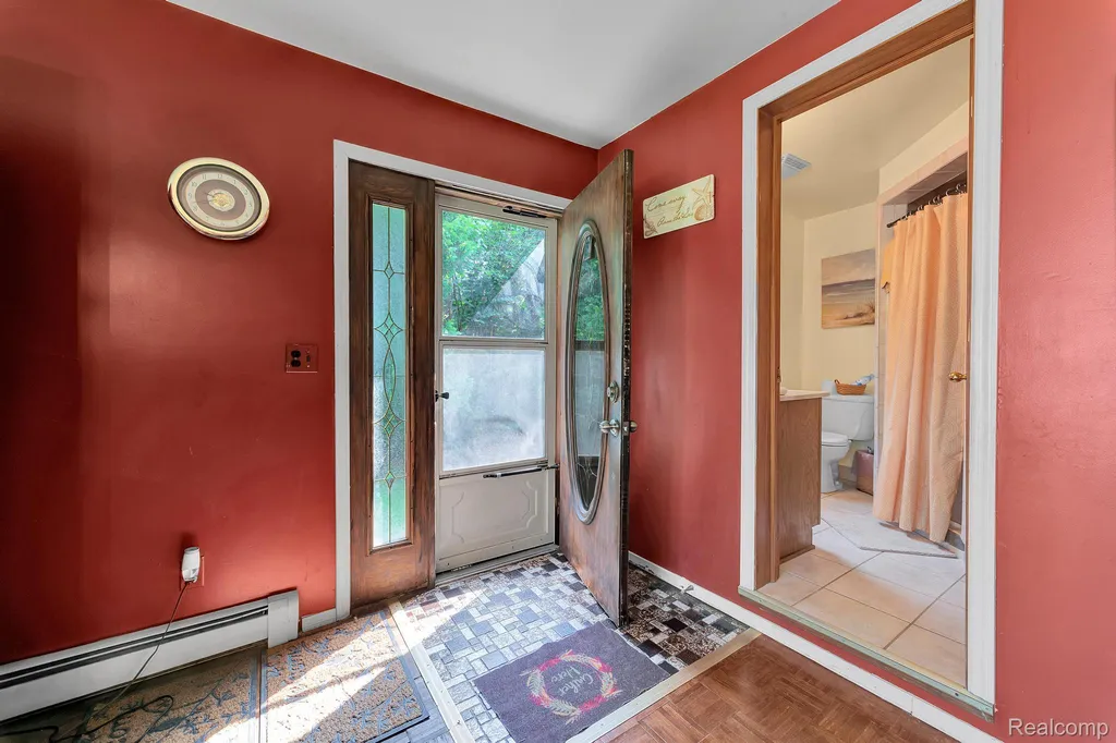 429 Edgewater Algonac City MI 48001