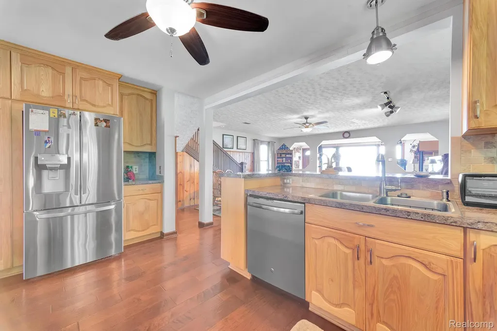 429 Edgewater Algonac City MI 48001