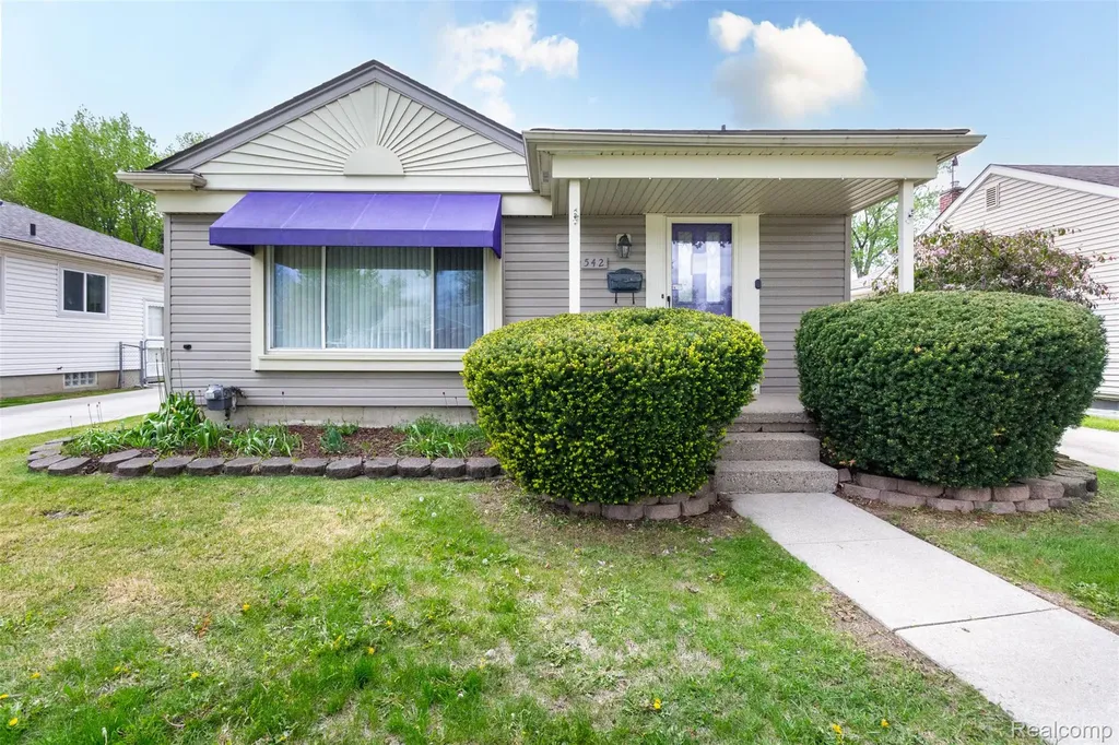 542 S Manitou Avenue Clawson City MI 48017