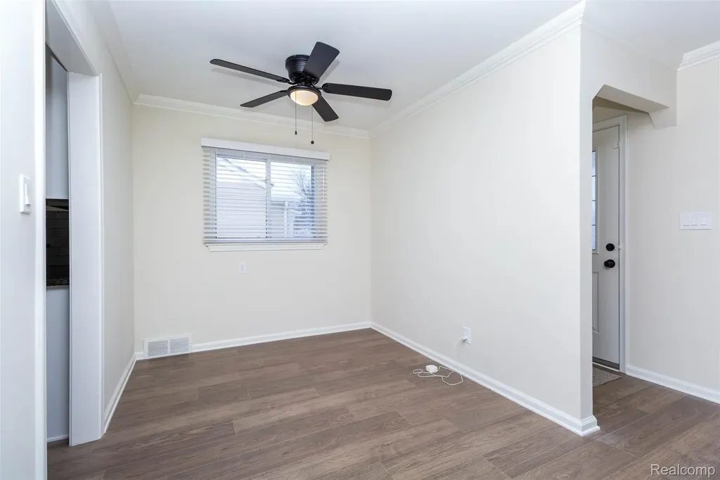 542 S Manitou Avenue Clawson City MI 48017