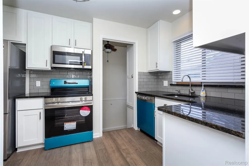 542 S Manitou Avenue Clawson City MI 48017