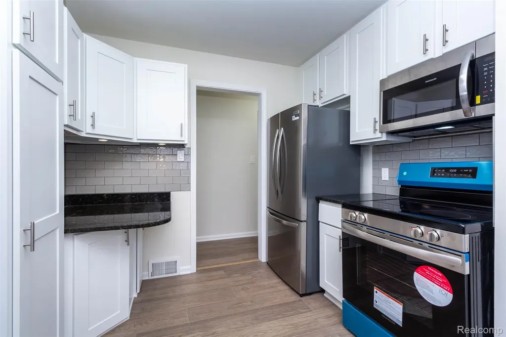 542 S Manitou Avenue Clawson City MI 48017
