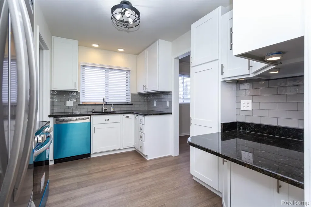 542 S Manitou Avenue Clawson City MI 48017