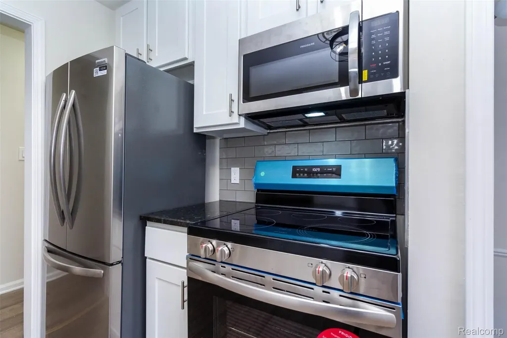 542 S Manitou Avenue Clawson City MI 48017