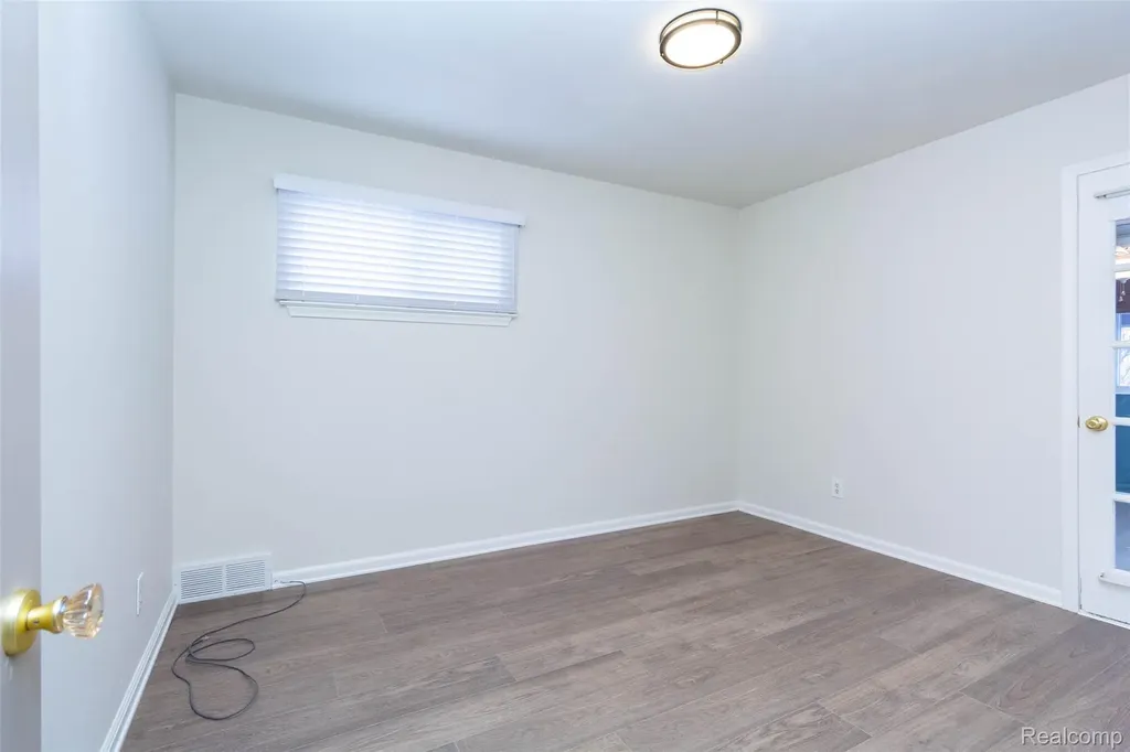 542 S Manitou Avenue Clawson City MI 48017