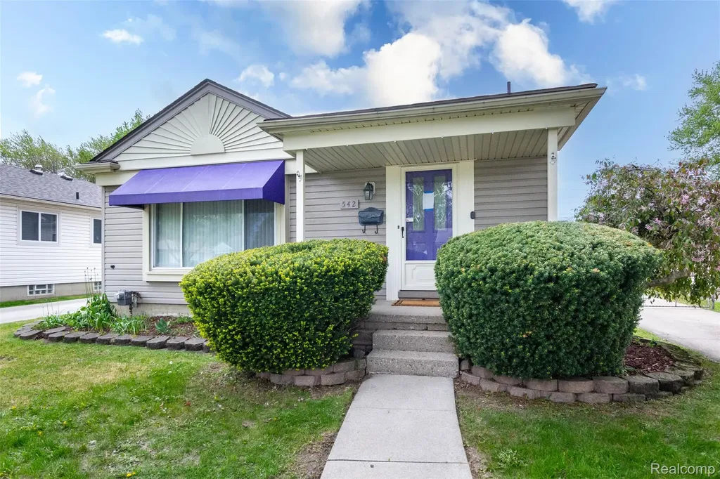 542 S Manitou Avenue Clawson City MI 48017