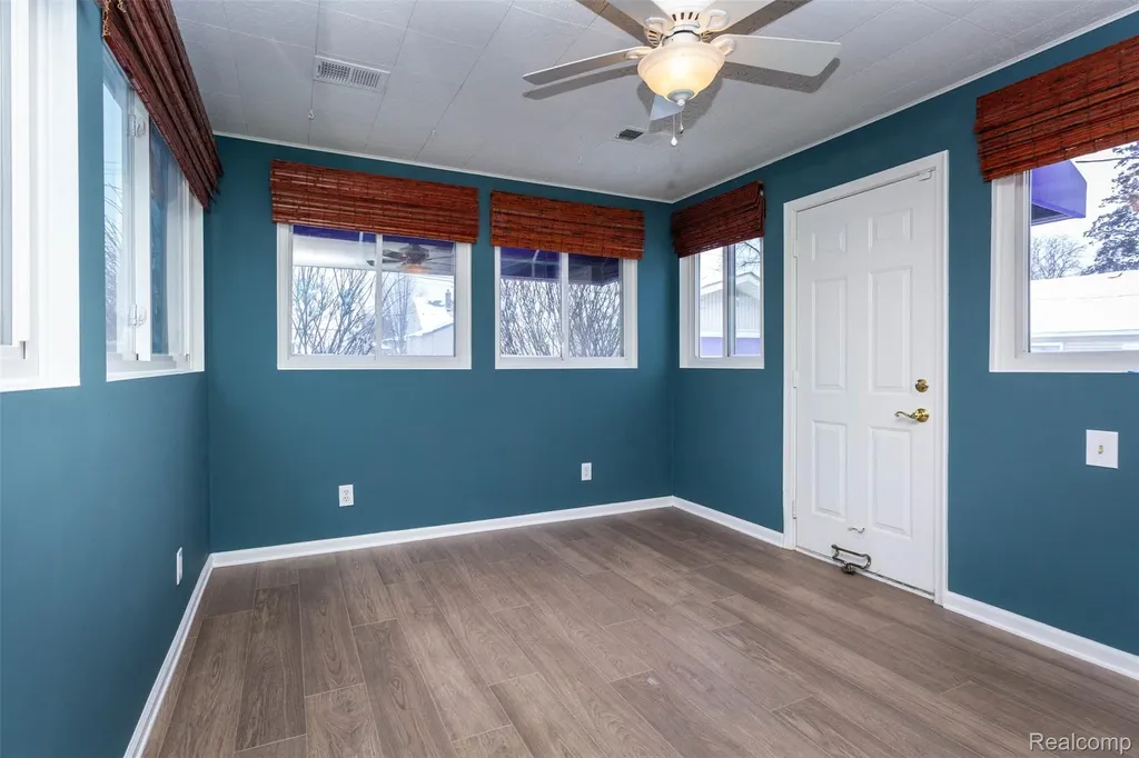 542 S Manitou Avenue Clawson City MI 48017