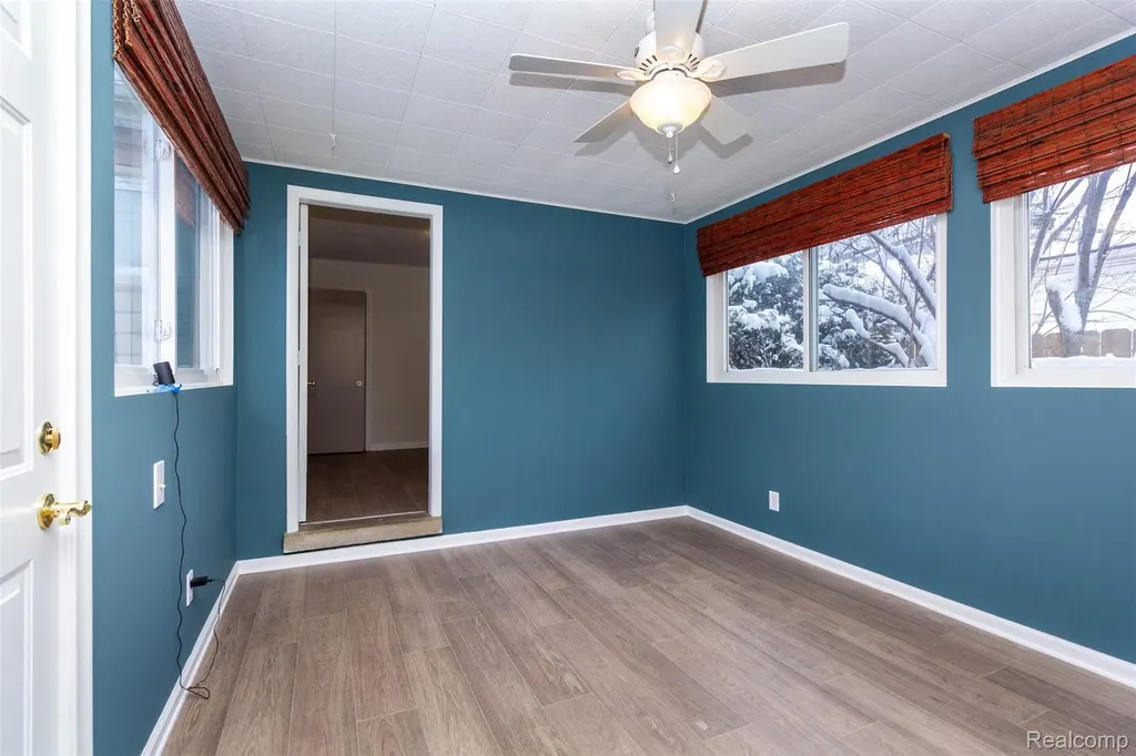 542 S Manitou Avenue Clawson City MI 48017
