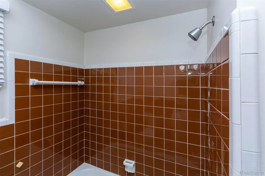 542 S Manitou Avenue Clawson City MI 48017