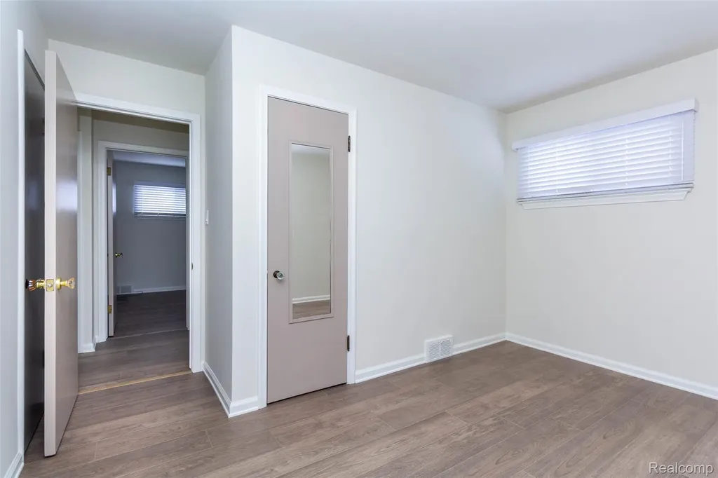 542 S Manitou Avenue Clawson City MI 48017