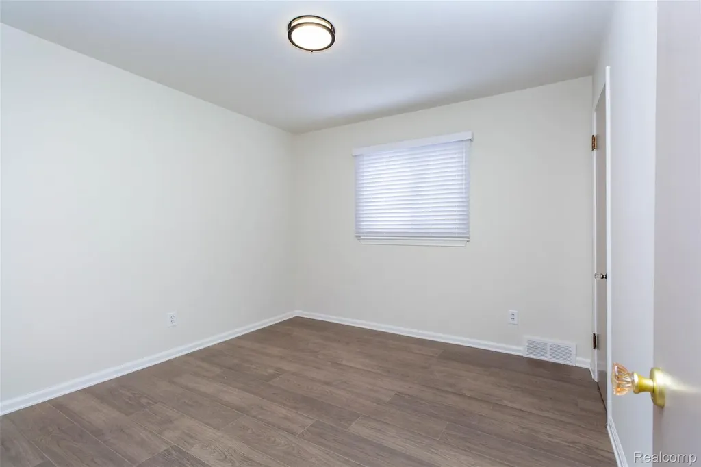 542 S Manitou Avenue Clawson City MI 48017