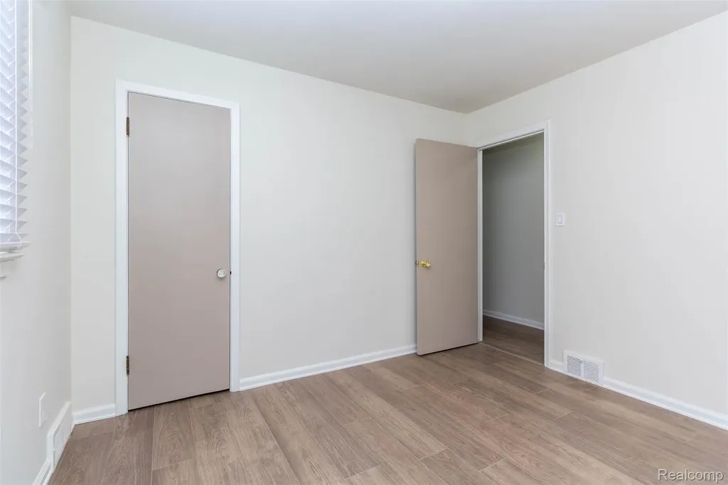 542 S Manitou Avenue Clawson City MI 48017