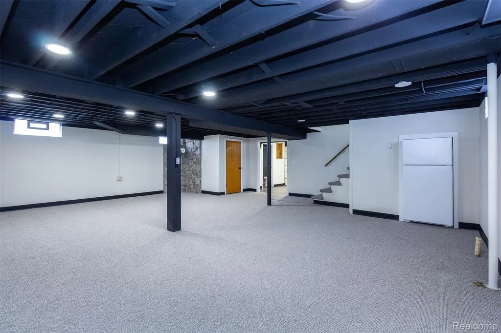 542 S Manitou Avenue Clawson City MI 48017