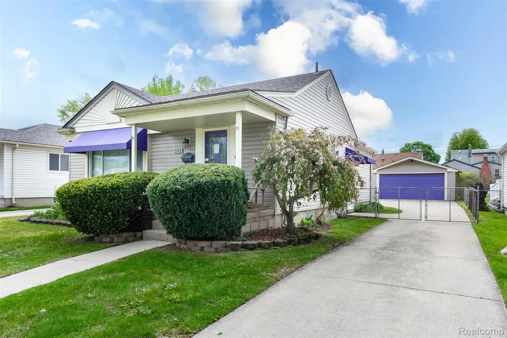 542 S Manitou Avenue Clawson City MI 48017