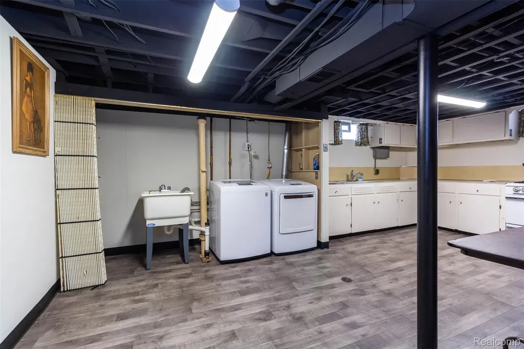 542 S Manitou Avenue Clawson City MI 48017