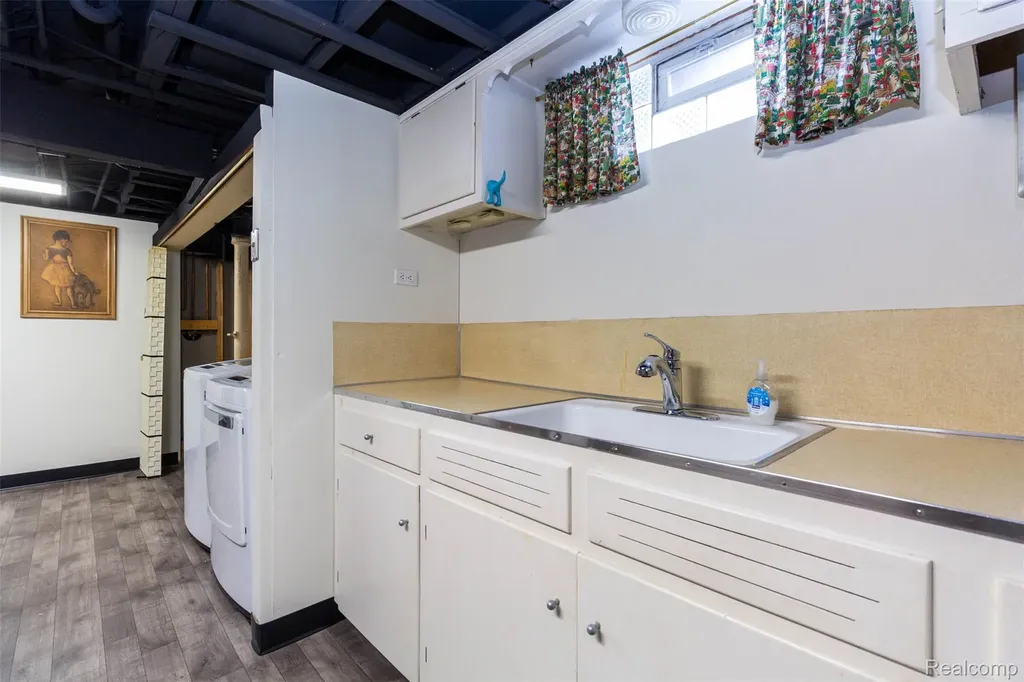 542 S Manitou Avenue Clawson City MI 48017