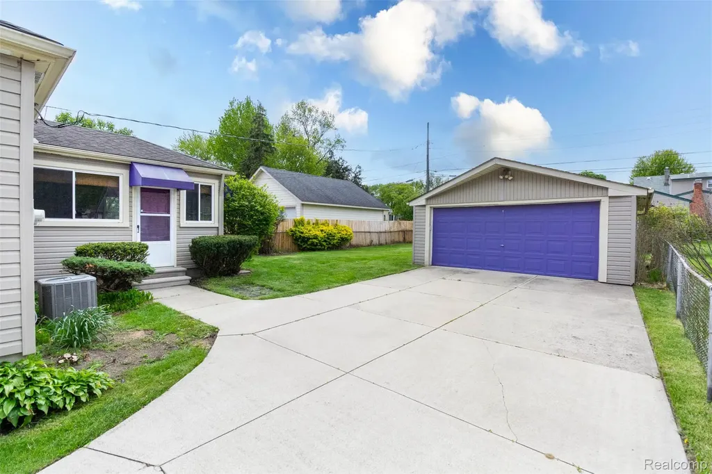 542 S Manitou Avenue Clawson City MI 48017