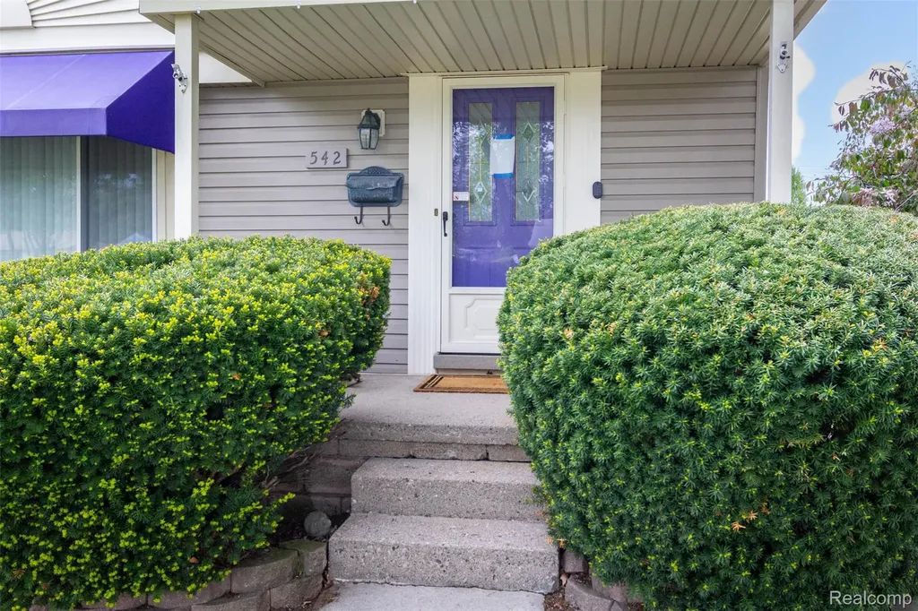 542 S Manitou Avenue Clawson City MI 48017