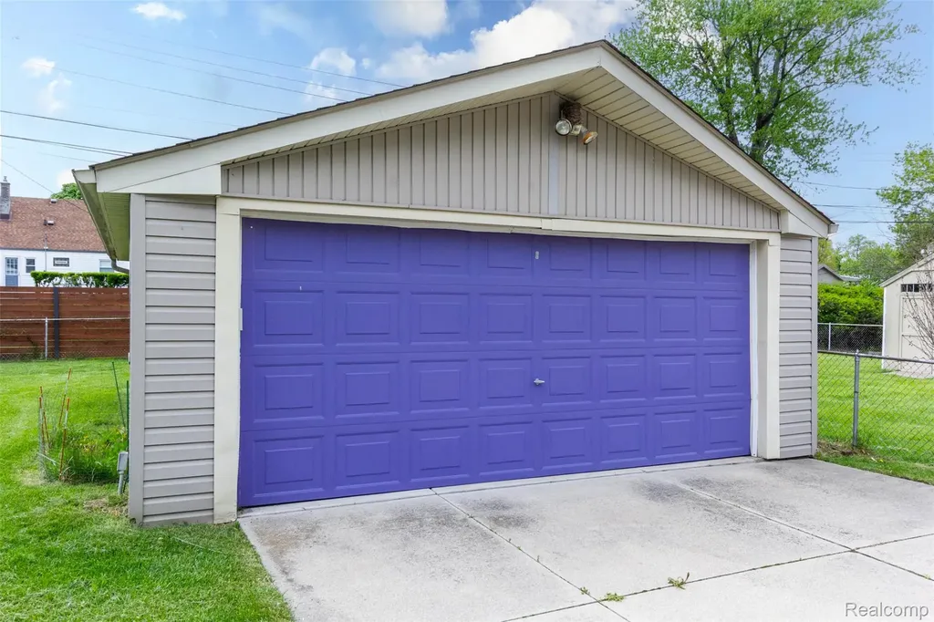 542 S Manitou Avenue Clawson City MI 48017
