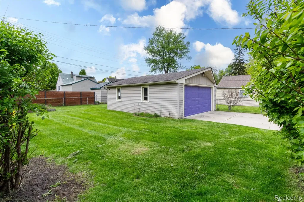 542 S Manitou Avenue Clawson City MI 48017