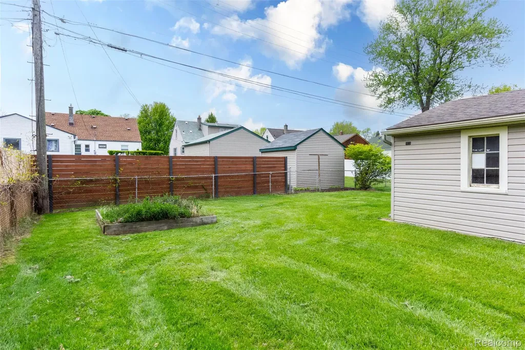 542 S Manitou Avenue Clawson City MI 48017