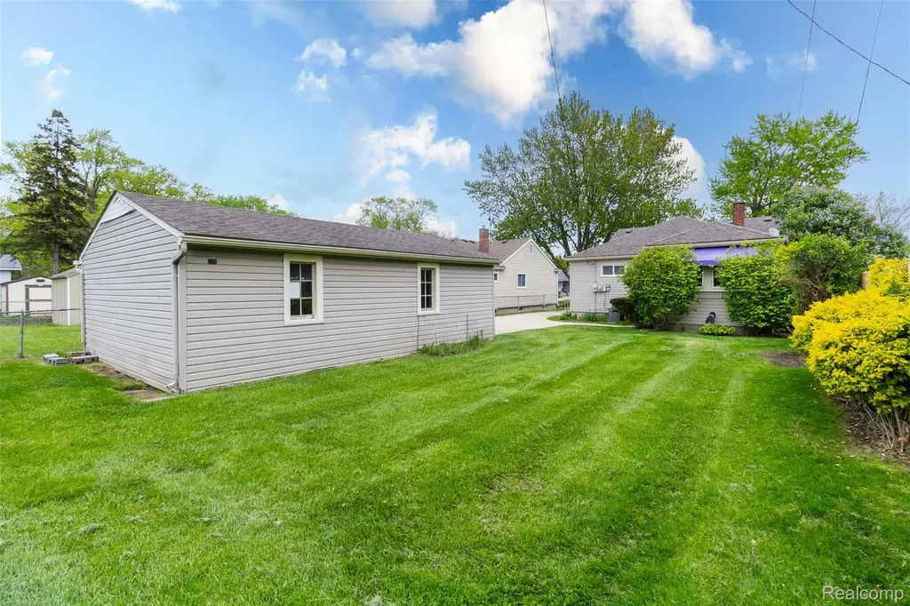 542 S Manitou Avenue Clawson City MI 48017