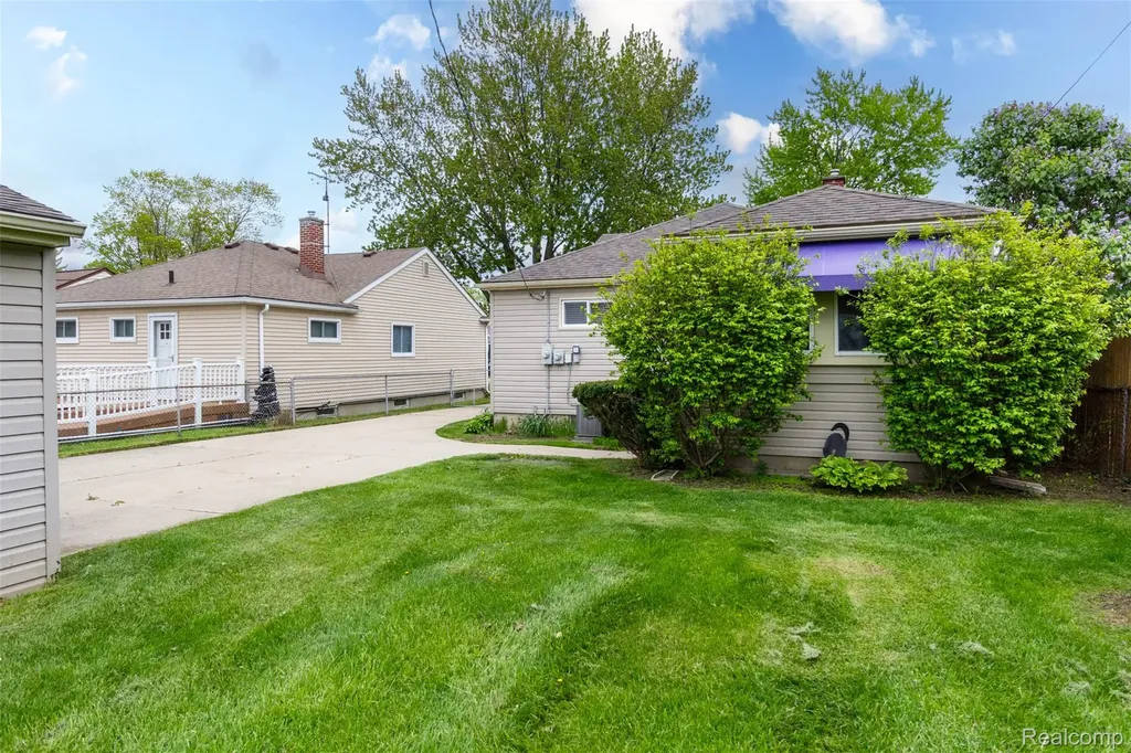 542 S Manitou Avenue Clawson City MI 48017