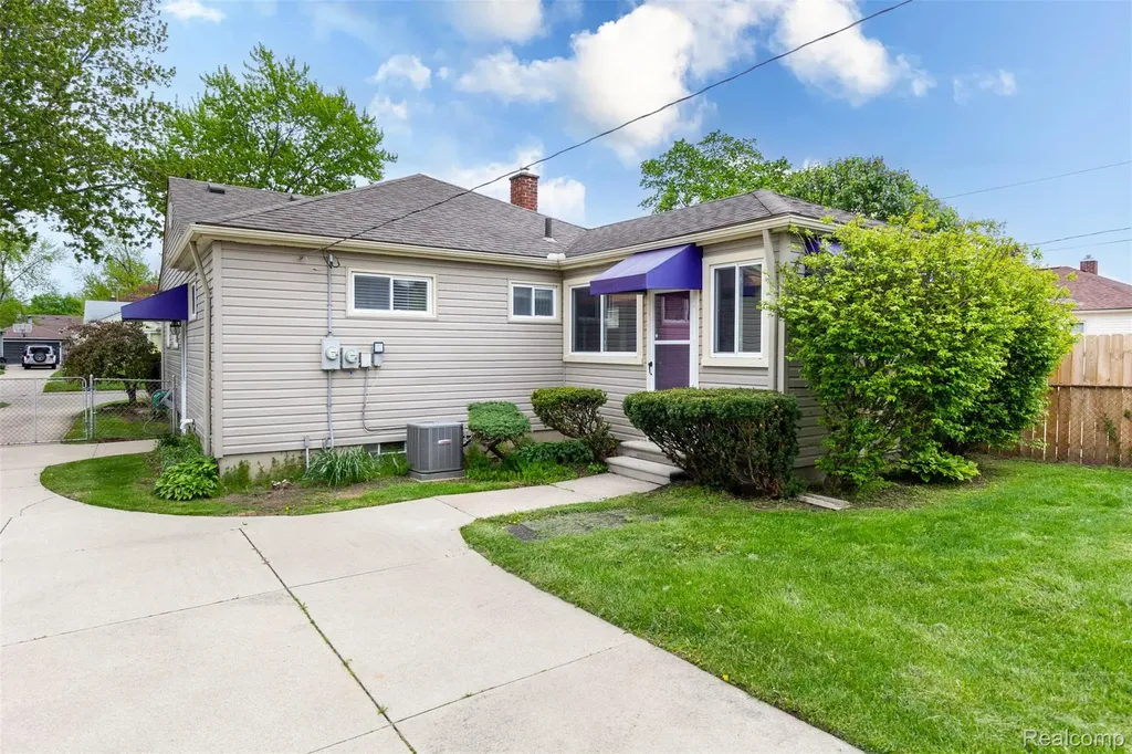 542 S Manitou Avenue Clawson City MI 48017